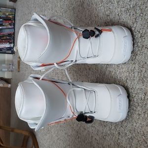 THIRTY-TWO WOMENS SNOWBOARD BOOTS